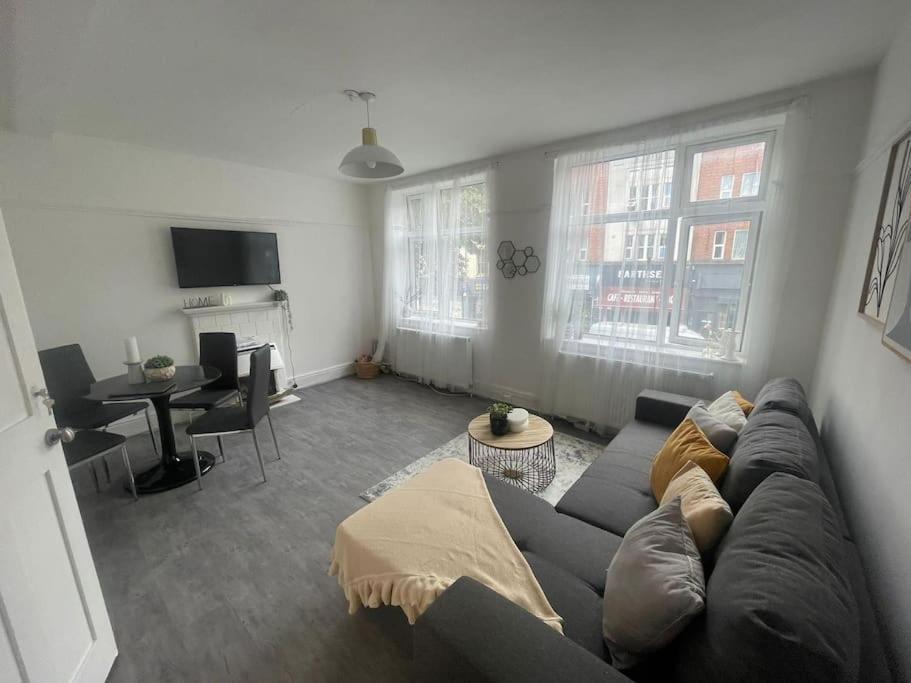 Charming 2 Bed Flat On Tower Bridge Apartment Лондон Екстериор снимка